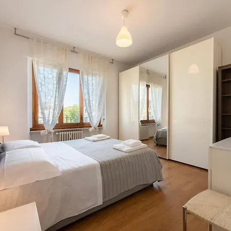 Belfiore Tot_ By The Railway Station Apartment *